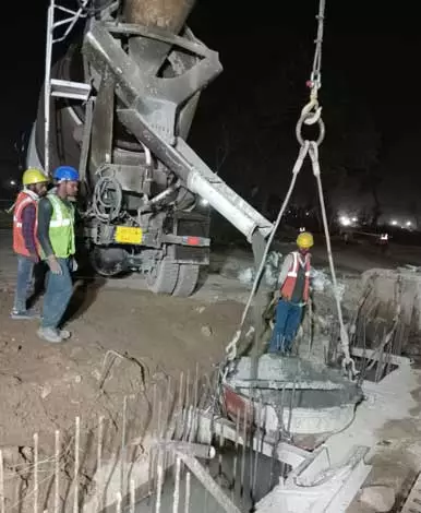 A TM Machine pours concrete into an excavated slit for the diaphragm wall