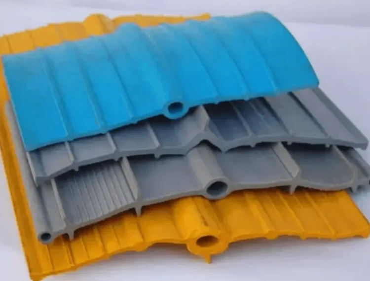 PVC water stoppers of different colours